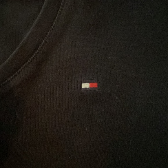 Tommy Hilfiger v neck - Picture 3 of 3